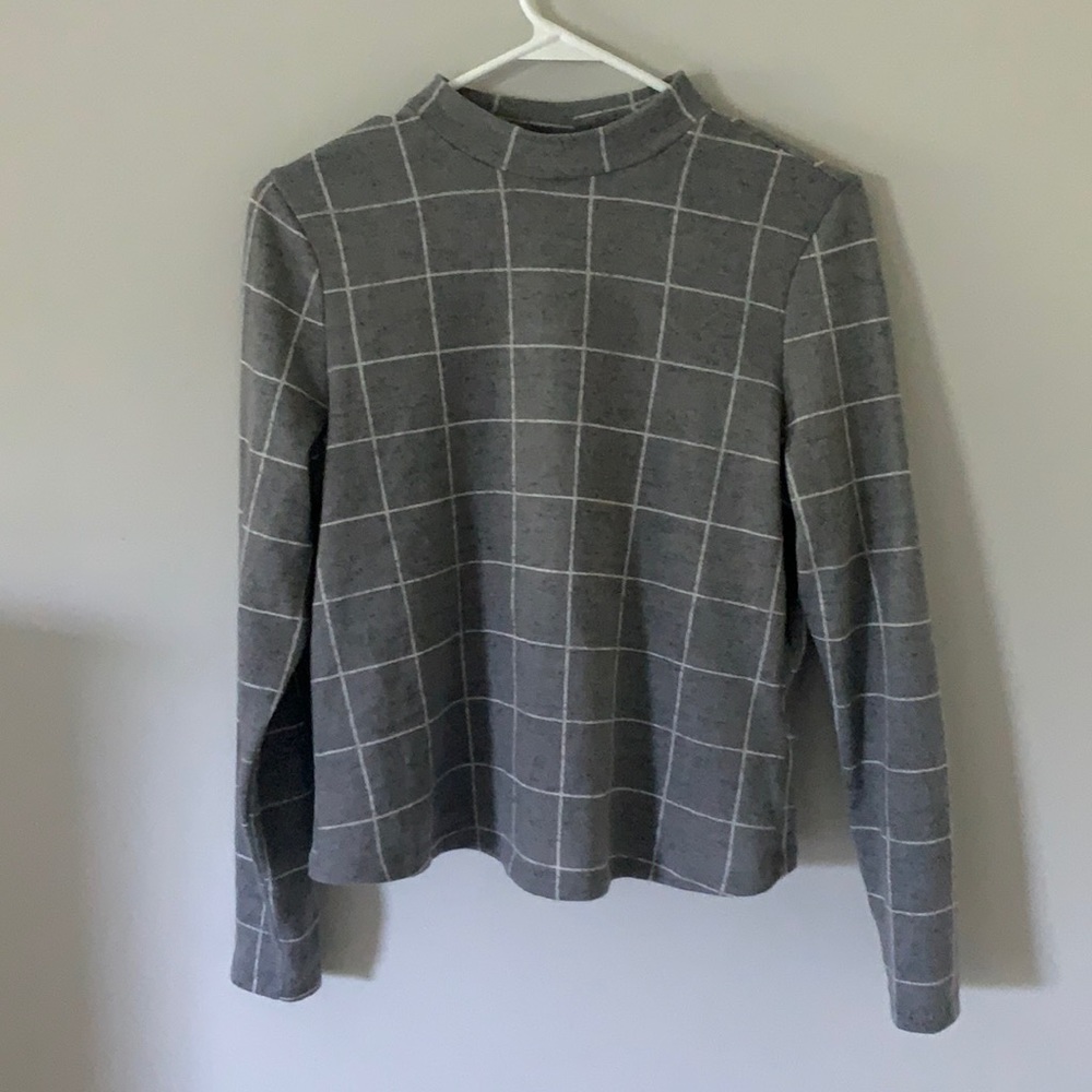 Turtleneck Grey Sweater with Checkers